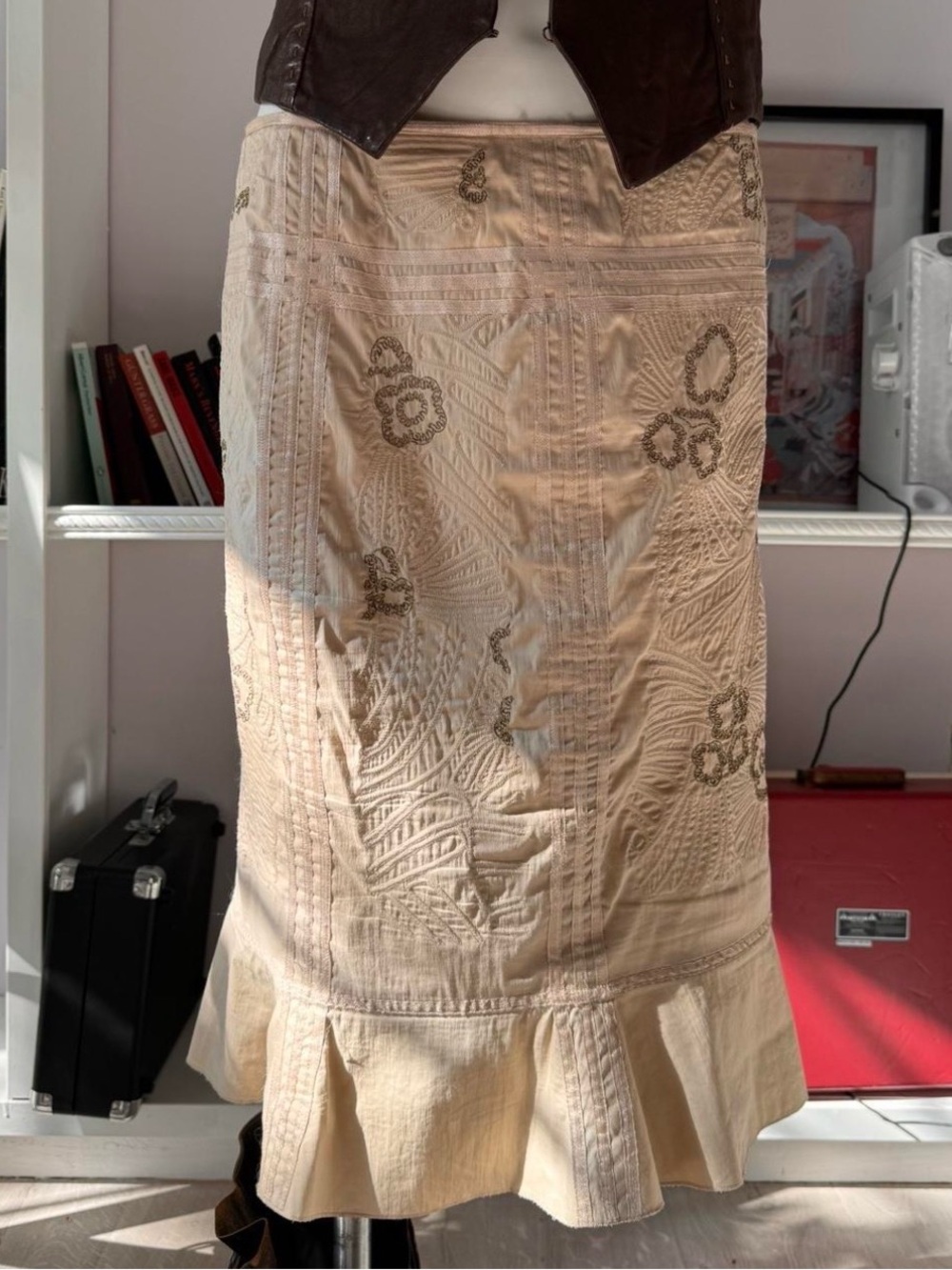 Vintage Beige Embroidered Women’s Skirt - Classic Neutral Style